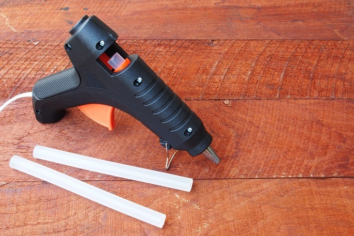 Electric hot glue gun