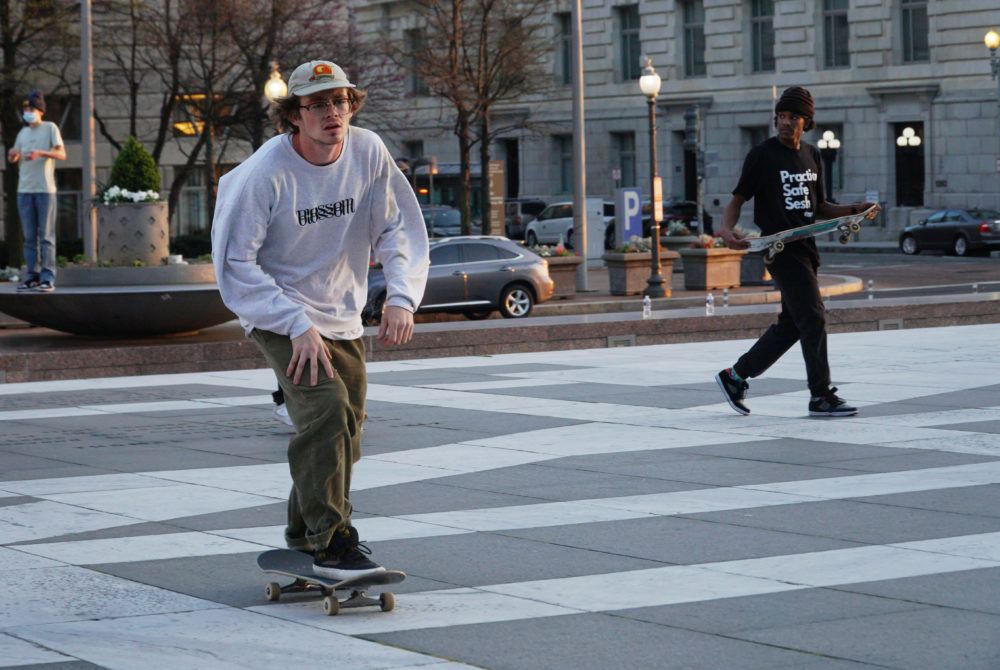 Beginner Guide To Learn to Skateboard - The Most Useful Tips