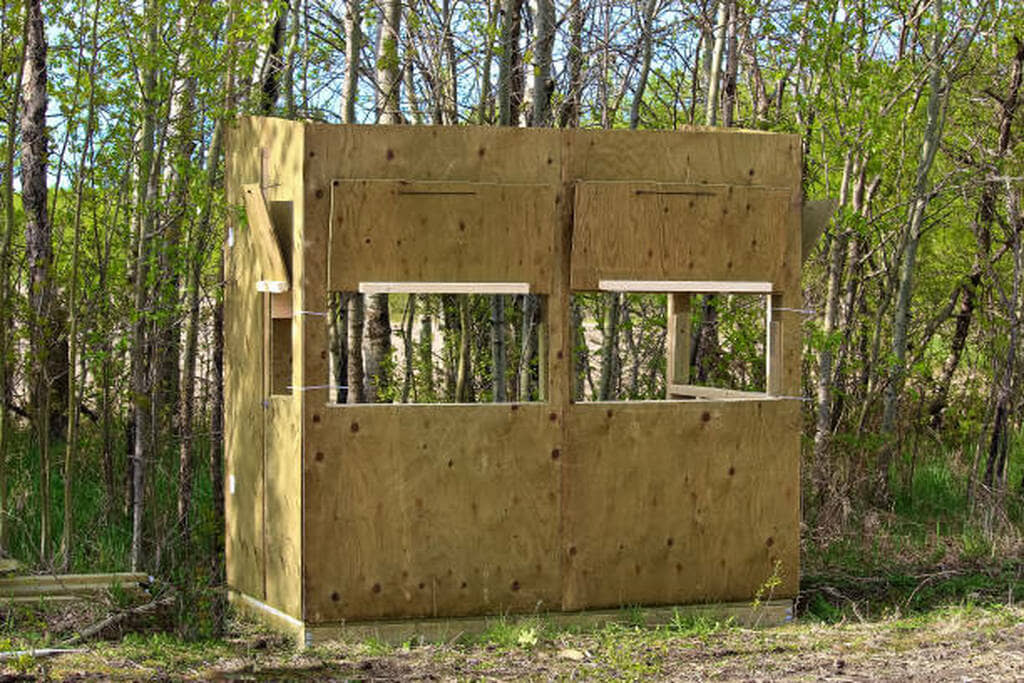 how to make deer blind windows